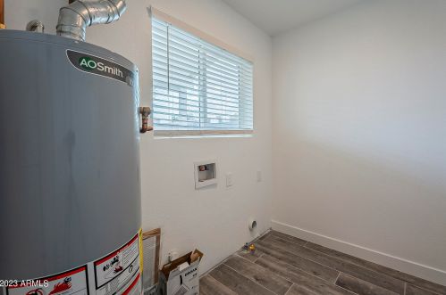 5039 18 Ave, Phoenix AZ 85015-6121 exterior