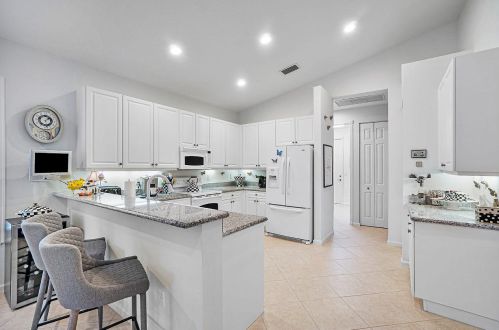 6998 Great Falls Cir, Boynton Beach, FL 33437-3998