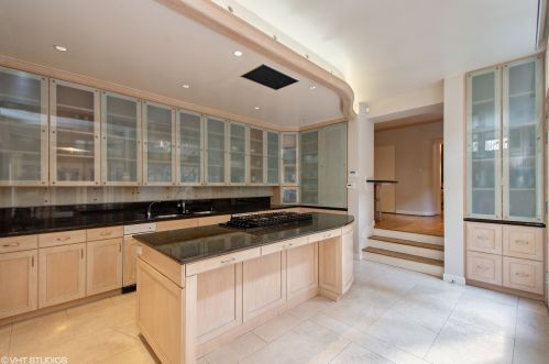 1442 Astor St, Chicago IL  60610-1615 exterior