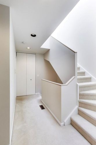 655 Barry Ave, Chicago IL  60657-4504 exterior