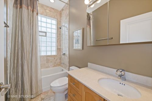 2647 Marshfield Ave, Chicago IL 60614-1001 exterior