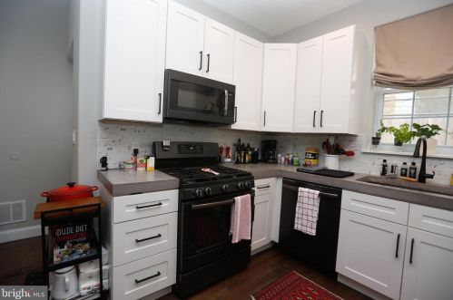 1327 16th St, Philadelphia PA  19146-4826 exterior