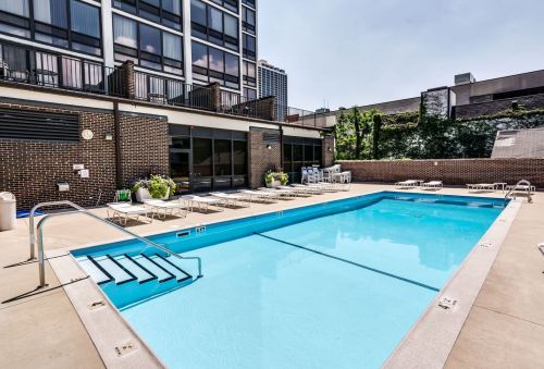 1636 Wells St, Chicago IL 60614-6037 exterior