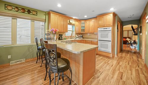 6129 Mcvicker Ave, Chicago IL 60638-4325 exterior