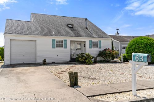 63 Storm Jib Ct, Berkeley Township, NJ 08721-1417