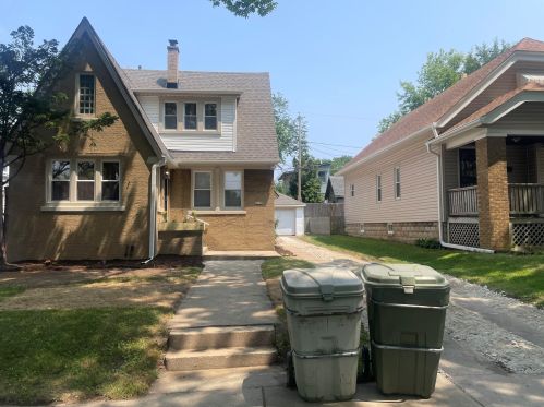 2948 56th St, Milwaukee, WI 53219-3109