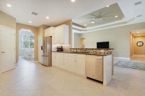 4904 Palmetto Dr, Fort Pierce FL 34982-3222 exterior