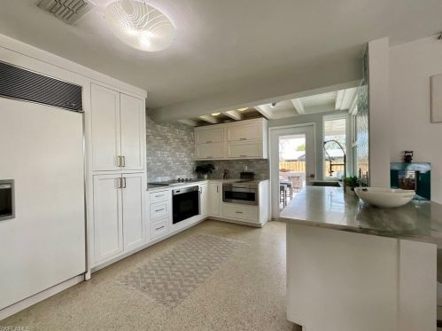 1395 Morningside Dr, Naples FL 34103-3313 exterior