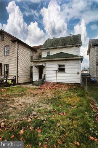 1027 Mifflin St, Huntingdon PA 16652-1435 exterior