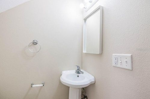 9509 Citrus Glen Pl, Tampa FL 33618-4018 exterior