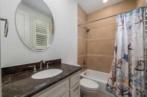 2111 Canton St, Dallas TX 75226-1621 exterior