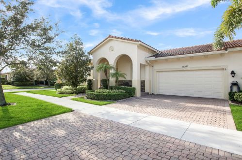 10211 Reggiani Rd, Fort Pierce, FL 34986-2844