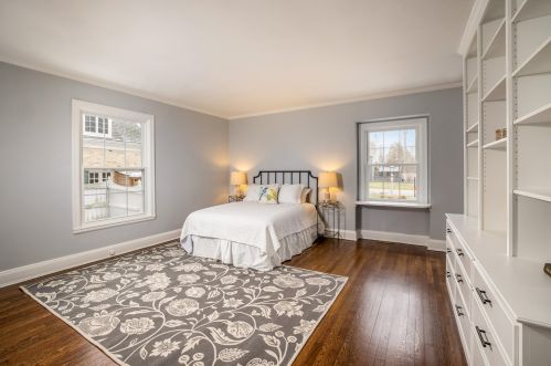 405 Daphne Rd, Milwaukee WI  53217-4242 exterior