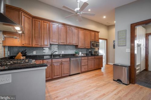 104 Monroe Ave, Alexandria VA 22301-1922 exterior