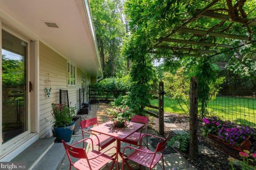 86 Castle Howard Ct, Princeton NJ 08540-4026 exterior