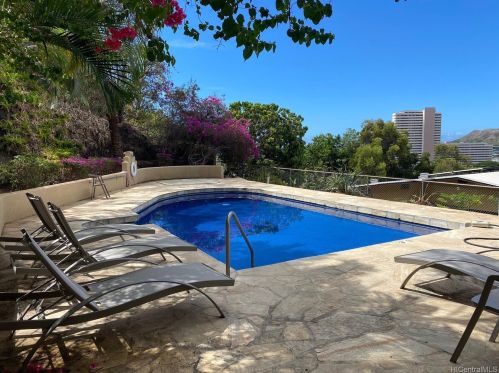 1405 Hoakoa Pl, Honolulu HI  96821-1160 exterior