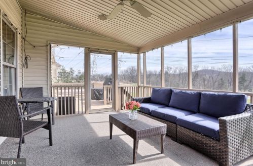 1110 Cord Dr, Hummelstown PA 17036-6815 exterior