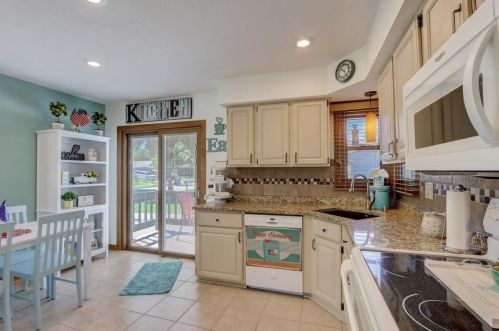 2501 Clayton Crst Ave, Milwaukee WI 53221-3735 exterior