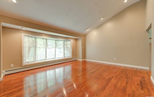 11 Munson Ct, Huntington Station NY 11747-1632 exterior