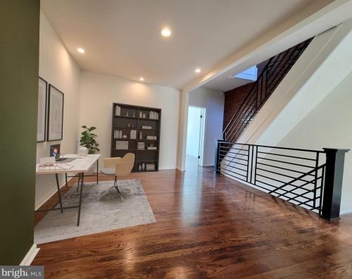 931 11 St, Philadelphia PA 19147-1901 exterior