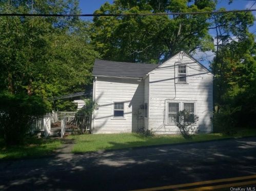 428 Storms Rd, Valley Cottage, NY 10989-1213