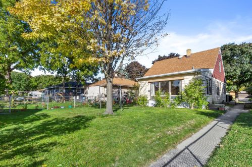 4853 90th St, Milwaukee, WI 53228-3498