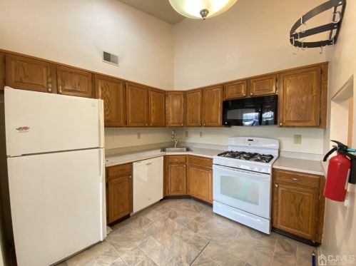 31 Dartmouth Way, New Brunswick NJ  08902-4286 exterior