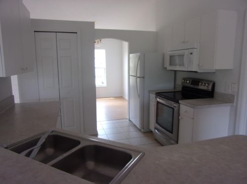 1407 Grapeland Ave, Fort Pierce FL 34952-4951 exterior