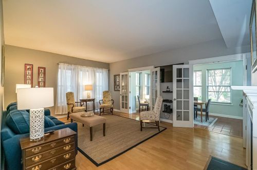 5855 Nina Pl, Saint Louis, MO 63112-1507