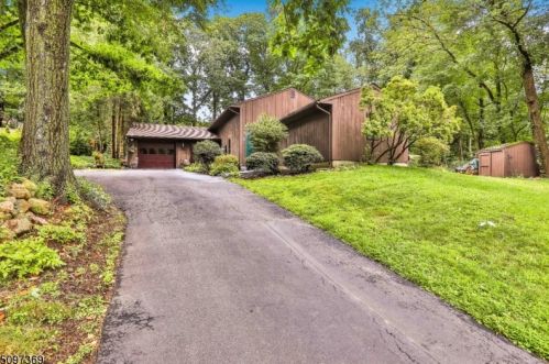 15 Spring Ave, Sparta, NJ 07871-3731