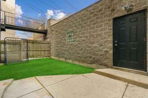 2442 Walton St, Chicago IL 60622-4614 exterior