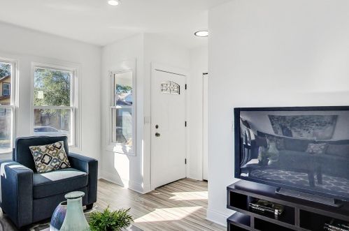 72 101st St, Chicago, IL 60628-2006