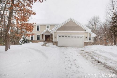 1711 Starr View Ln, Middlevle, MI 49333-8061