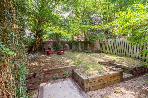 7706 Cannon St, Pittsburgh PA  15218-2109 exterior