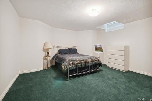 2511 Golf Crst Dr, Rochester MI 48309-4063 exterior