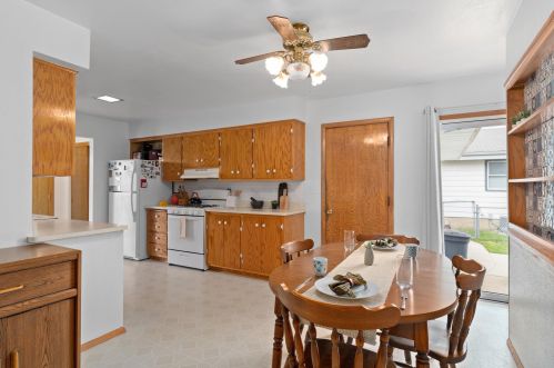 1435 Goldcrest Ave, Milwaukee, WI 53221-5012