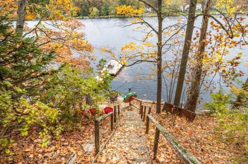 310 Roosevelt Dr, Seymour CT 06478-1738 exterior