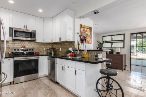 1118 Colter St, Phoenix AZ 85018-1640 exterior