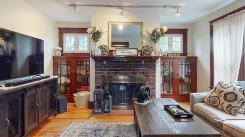 25 Circuit Ave, Worcester MA 01603-2159 exterior