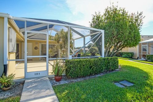 1233 Sun Terrace Cir, Fort Pierce, FL 34986-2498