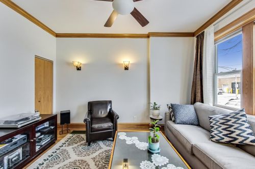 2421 Artesian Ave, Chicago IL 60645-5302 exterior