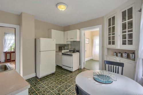 64 Prospect Ave, Valhalla NY 10595-1925 exterior