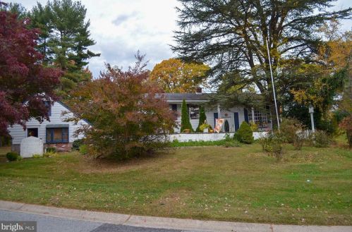 1685 Hillcrest Ln, Chester, PA 19014-1024