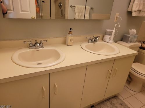 15 Lapis Cir, Town Center NJ 07052-2160 exterior