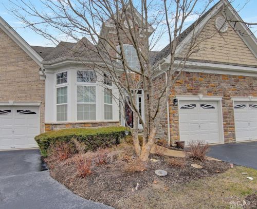 6 Seaman Ct, Old Bridge, NJ 08857-4402