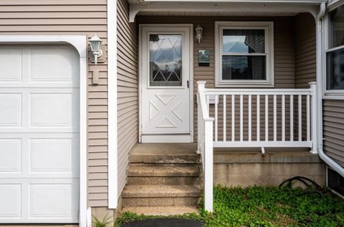 7 Cranbrook Ln, Dover NH 03820-2005 exterior