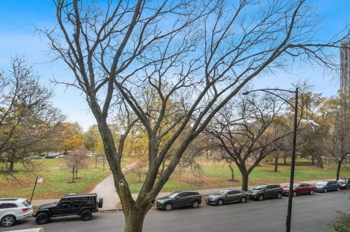 2440 Lakeview Ave, Chicago IL  60614-2872 exterior