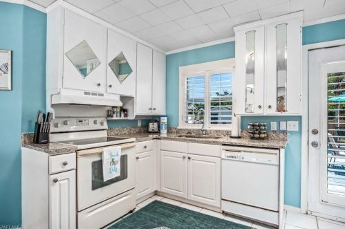 1012 Rdg St, Naples FL 34103-4223 exterior