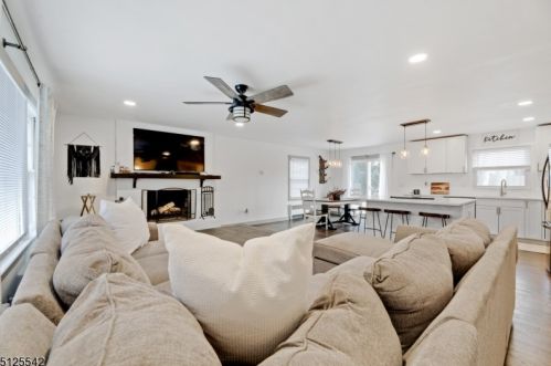 13 Fairview Dr, East Hanover NJ  07936-3506 exterior