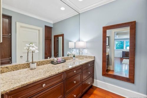 2 Thatcher Ter, Farmington CT 06032-1566 exterior